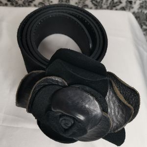 Black genuine leather belt flower buckle M